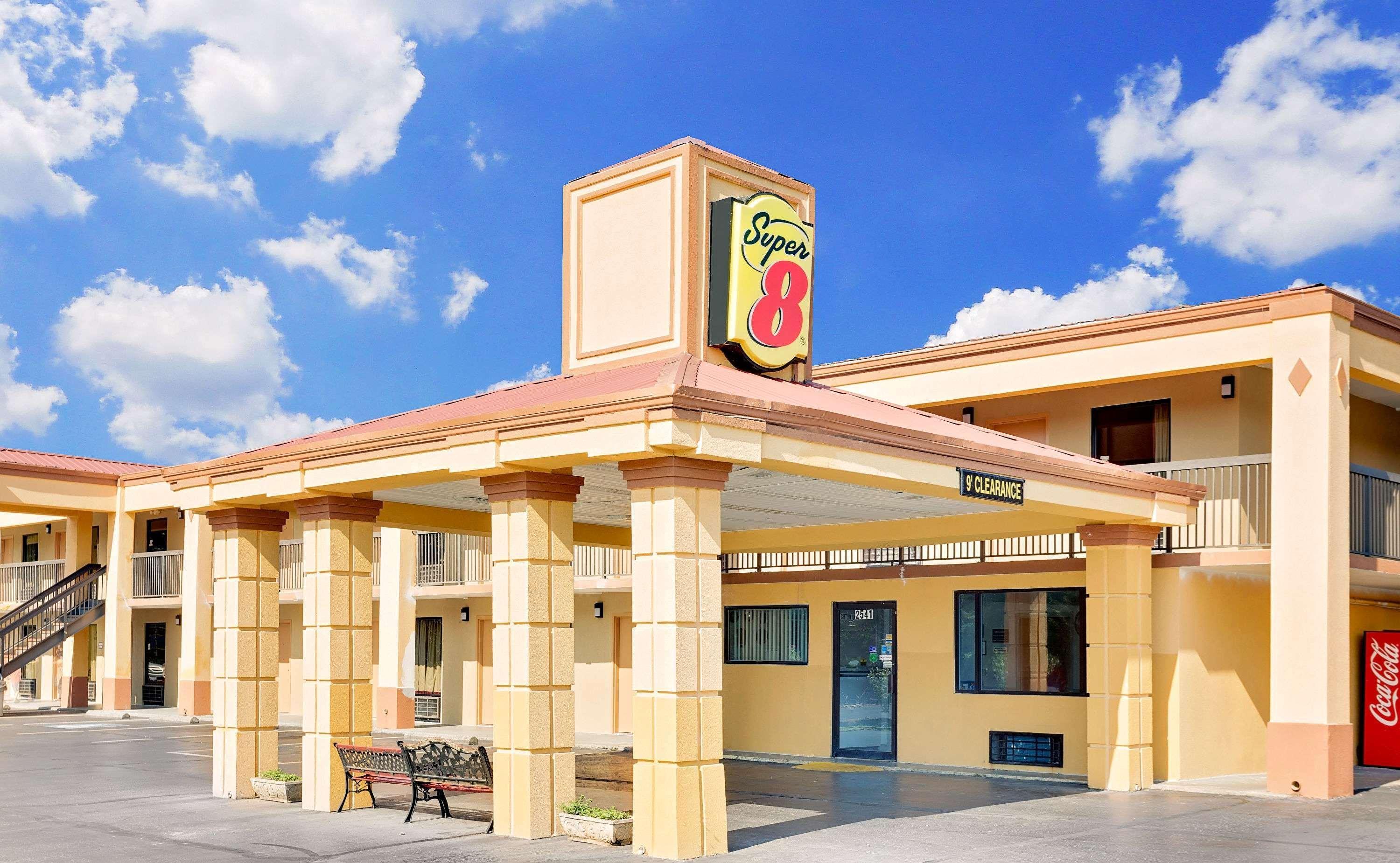 Super 8 By Wyndham Athens Motel Luaran gambar